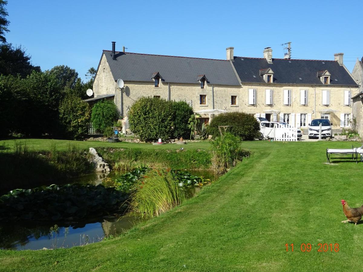 La Ferme Aux Chats Formigny Exterior foto